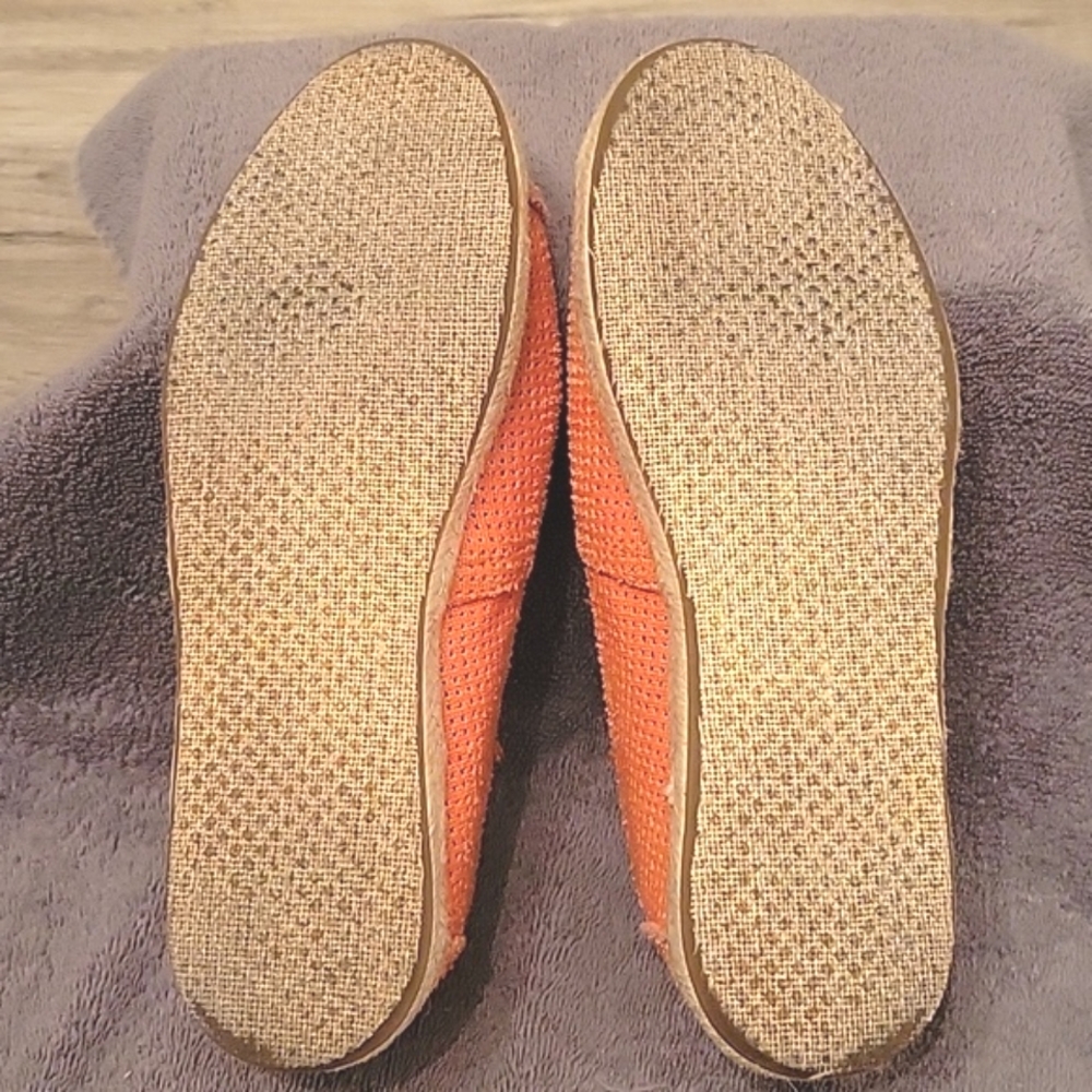 Toms Peachy Orange Slip-on Size 6.5 Loafers - Picture 5 of 6